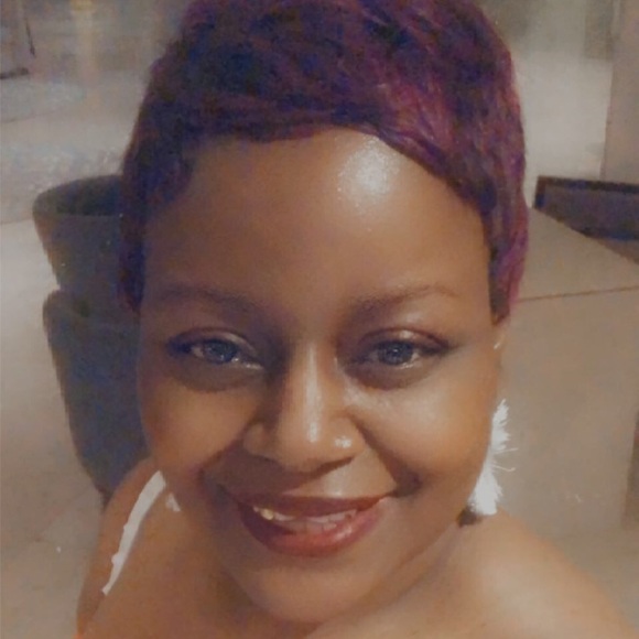 Meet your Posher, Lakisa - Picture 1 of 1